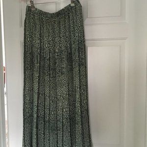 Almost brand new pleated skirt.